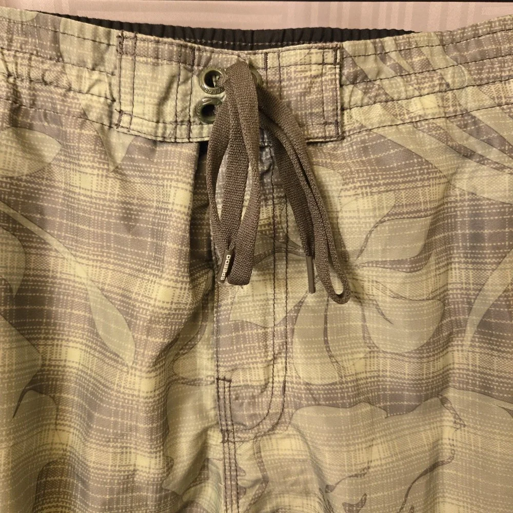 Speedo Mens Swim Trunks Green‎ Camo Floral Print Mesh Liner Size X-Large